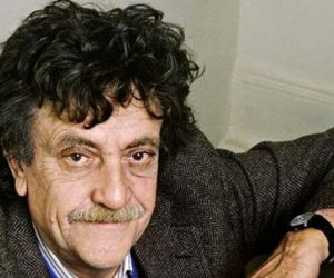 Kurt Vonnequt. GÜLÜMSƏYİN, İNDİ QUŞ ÇIXACAQ. (Hekayə)