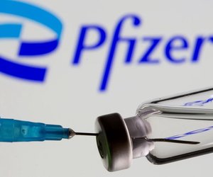 Pfizer и BioNTech начали испытания вакцины против "омикрона" Pfizer и BioNTech начали испытания вакцины против "омикрона"
