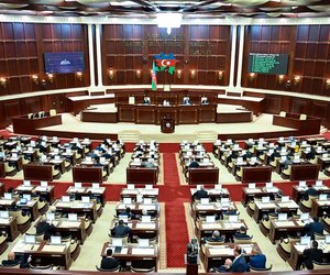Deputatlara verilən bəzi pul təminatları ləğv edilib Deputatlara verilən bəzi pul təminatları ləğv edilib