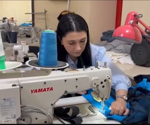 Xankəndidə dərzi işləyən qadın - "Əvvəllər bizə daş atırdılar"/VIDEO Xankəndidə dərzi işləyən qadın - "Əvvəllər bizə daş atırdılar"/VIDEO
