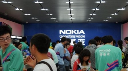 Работники Nokia начали забастовку против Microsoft