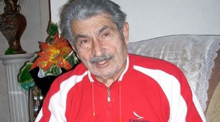 Xalq şairi: “Yataqdan dura bilmirəm”