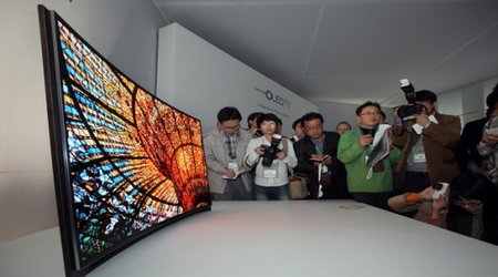 Samsung и LG представили первые гнущиеся телевизоры- ВИДЕО