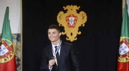 Ronaldo dövlət nişanı aldı - FOTO