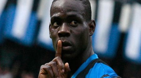 Balotelli müğənni ilə dalaşdı