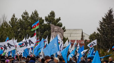 Мусават провел митинг у памятника Мамеда Эмина Расулзаде -ФОТО