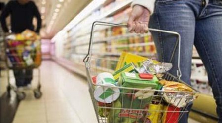В январе азербайджанцы потратили на еду и сигареты более 1 млрд.