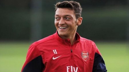 Özil Almaniyaya getdi