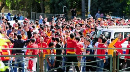 "Qalatasaray" və "Çelsi" azərkeşləri arasında toqquşma