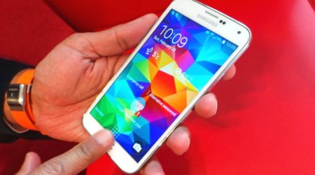 Samsung может отложить старт продаж Galaxy S5