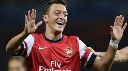 Özil uzun müddətlik sıradan çıxdı