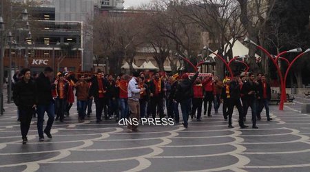 Bakıda "Qalatasaray" və "Fənərbaxça" azarkeşləri arasında dava - VİDEO