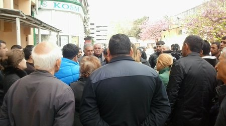 Sakinlərdən etiraz: binanın özülləri dağıdılıb - FOTO