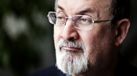 Salman Rüşdi Markesdən yazdı: Həqiqətin xidmətindəki sehr