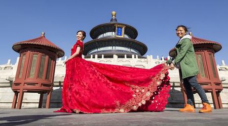 The evolution of the wedding dress - PHOTO