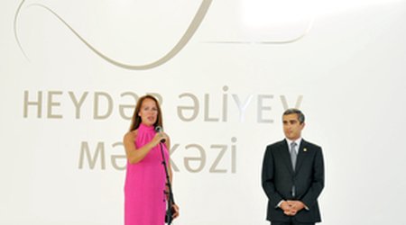Prezidentin qızları sərgidə - FOTOLAR