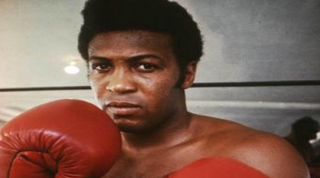 Умер чемпион мира по боксу, побеждавший Мохаммеда Али