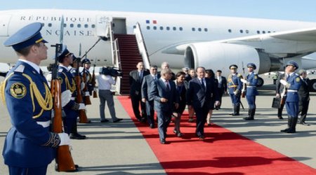 French president arrives in Azerbaijan with official visit