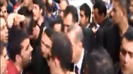 Ərdoğan: “Baş naziri fitə basarsansa silləni yeyərsən” - VİDEO