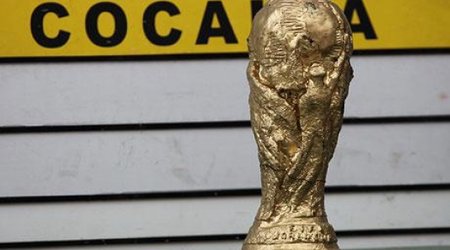В Бразилии сожгли копию кубка мира