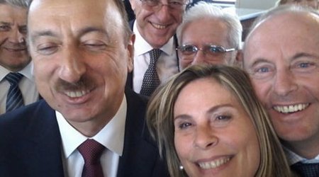 “SELFİE”baz siyasətçilər - FOTOLAR