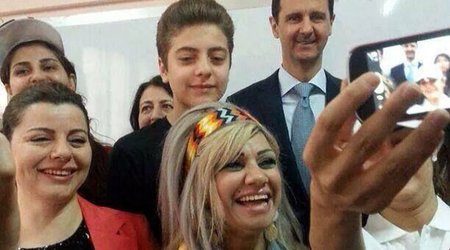 Əsəd də “selfie” çəkdirdi