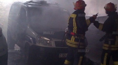 Bakıda polis maşını yandı- VİDEO