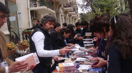 “Qanun” parklarda yarmarka keçirir