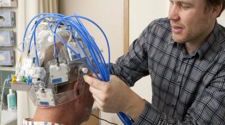 Microwave helmet 'can spot a stroke'
