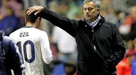 Mourinyodan Özilə dəstək