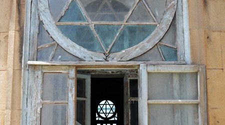 Baku mosque decorated with Jewish symbols? - PHOTO