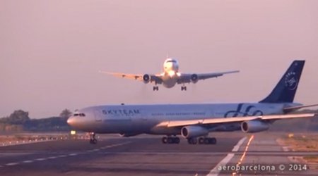 Aeroprtda iki təyyarənin toqquşma təhlükəsi - VİDEO
