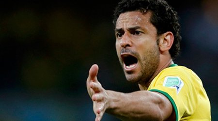 Braziliyalı azarkeşlər futbloçuya hücum etdi