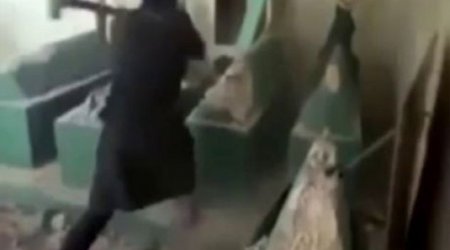 İŞİD peyğəmbərin məzarını dağıtdı - ŞOK VİDEO