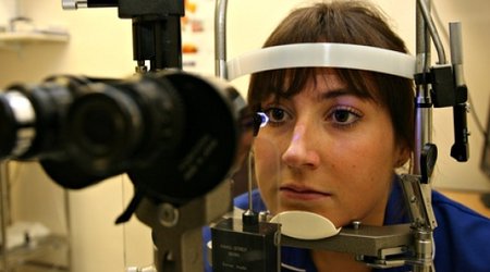 Eye tests could detect early Alzheimer's