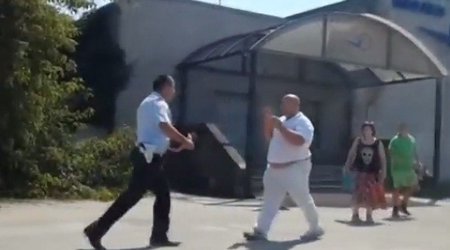 Sürücü polisi əvvəl döydü, sonra tabe oldu - VİDEO