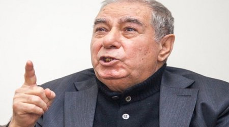 Əkrəm Əylisli Azərbaycanı tərk etdi