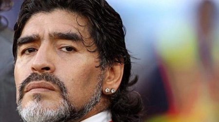 Maradona jurnalisti döydü
