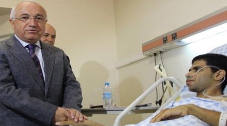 Turkish speaker visits Azeri soldiers in hospital