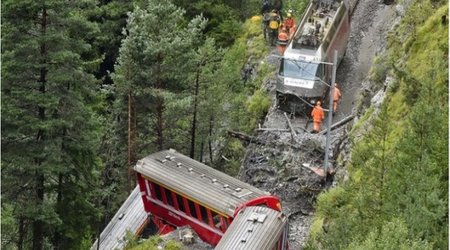 Swiss train derailed in landslide - VIDEO