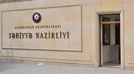 Nazirlik əməkdaşı işdə döyüldü - VİDEO