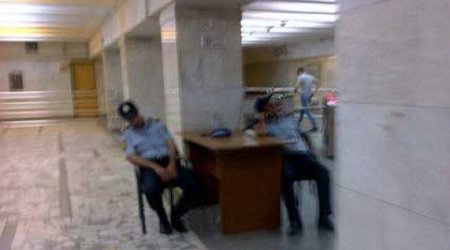Bakı metrosunun yatmış polisləri - FOTO