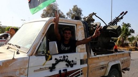 Libyan militias capture government ministries