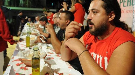 Surviving Italy's chilli eating marathon - PHOTO