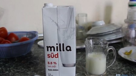 ŞİKAYƏTİM VAR: "Milla" südü niyə yaşıl çıxdı? - VİDEO