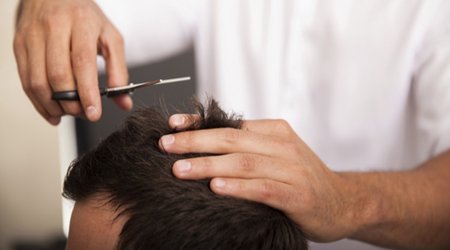 Parliamentary barbers' pay trimmed to 99,000 euros