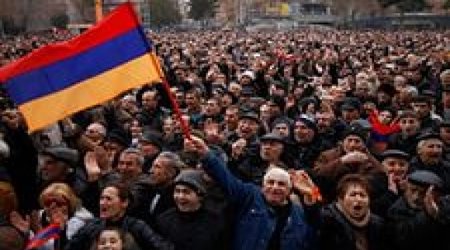 В Ереване тысячи людей собрались на площади Свободы
