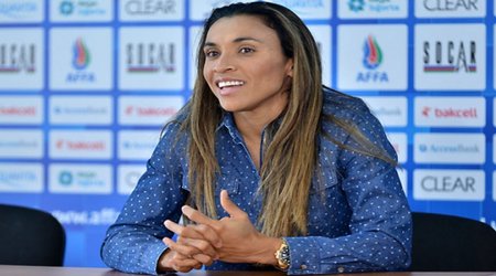 5 dəfə dünyanın ən güclüsü seçilən futbolçu Bakıda