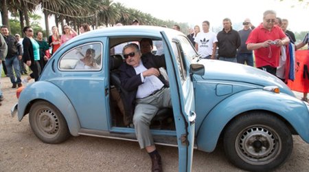 Ərəb şeyxi prezidentin şəxsi avtomobilinə müştəri çıxdı - FOTO