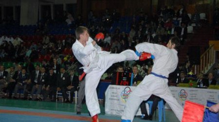 İdmançımız ermənini diz çökdürdü